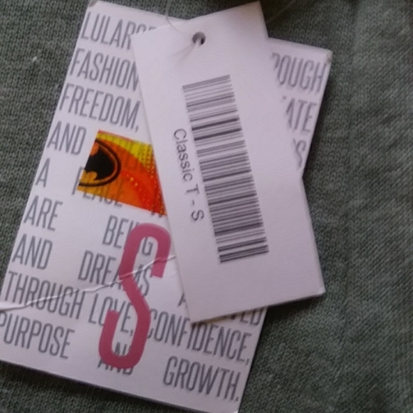 Lularoe classic T - Picture 3 of 4